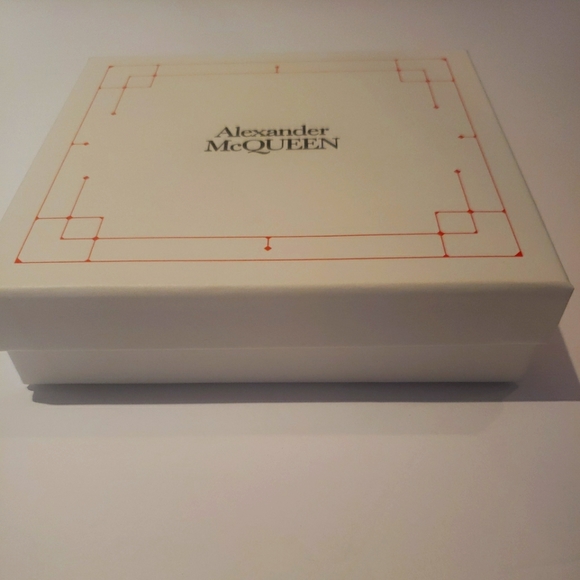 Alexander McQueen Black Logo Trifold Leather Wallet - Picture 4 of 6